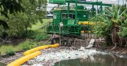 Ecobarreira em Porto Alegre-RS já contribuiu com retirada de 840t de resíduos flutuantes que poderiam contaminar a principal fonte de abastecimento de água da capital